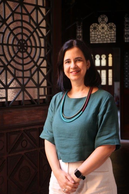 Imagem da pesquisadora Cristiani Machado no Castelo Mourisco, na Fiocruz.