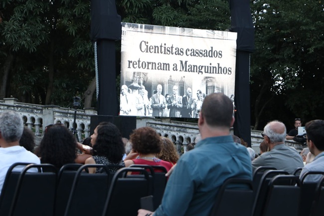 Homenagem de 2026 apresentou imagens da cerimônia de reintegração de 1986, feita no mesmo local