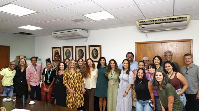 Da esquerda para a direita, todos as trabalhadoras e trabalhadores presentes na posse dos novos integrantes da CISTT/ENSP. Foto/Reprodução: Virgínia Damas Fuchs.