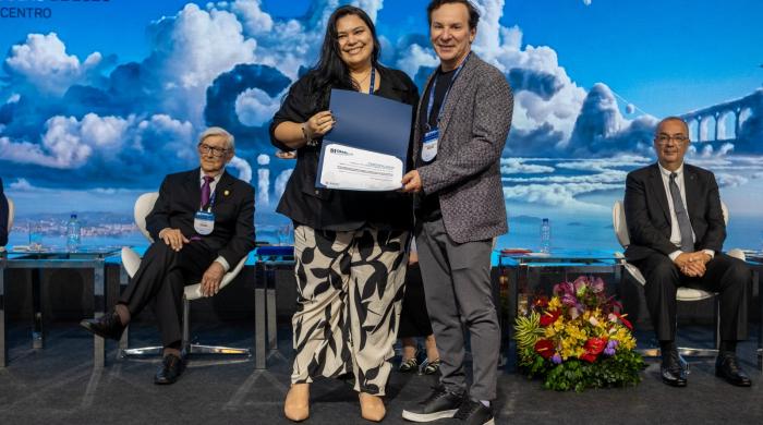 Liliam Silva recebe prêmio de melhor trabalho na área de Ciência, Tecnologia e Inovação