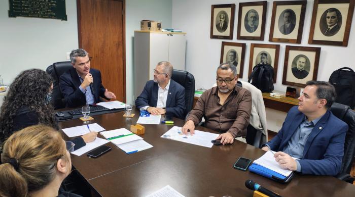 Mesa com representantes da ENSP, do Ministério da Saúde de El Salvador e da OPAS